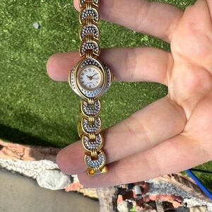 Vintage two tone ladies wrist watch quartz